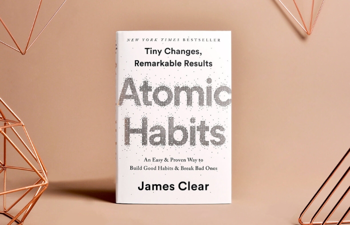 "Atomic Habits" (Thói quen nguyên tử) của James Clear